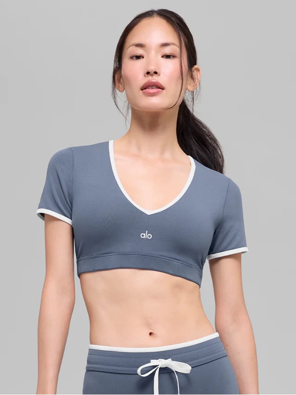 ALO Yoga Airbrush Race Pace Short Sleeve in Bluestone / White - XS